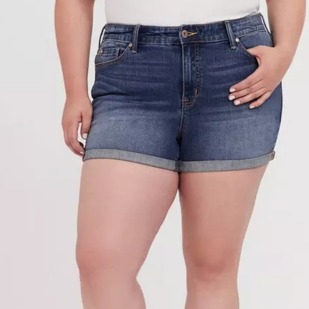 NWT Torrid Denim High Rise Jean Short. Sz 14